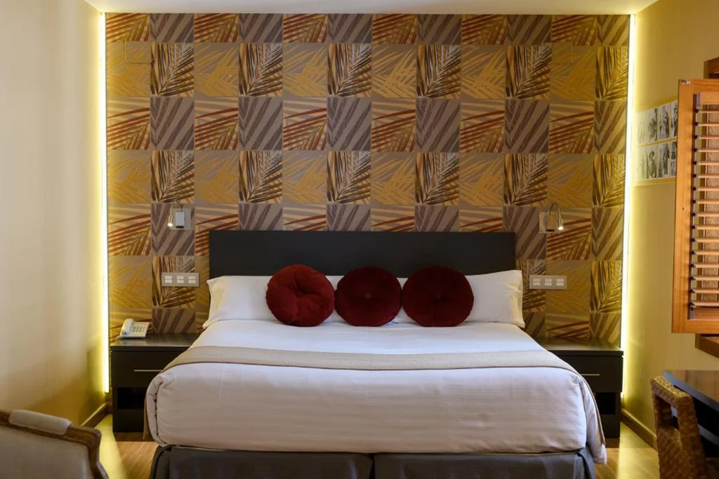 Superior-Zimmer mit runder Whirlpool-Badewanne — Hotel De Martin