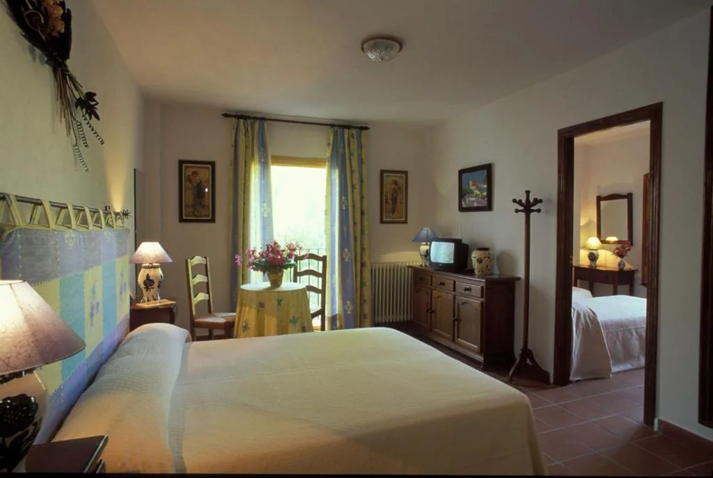 Quarto Triplo — Hotel De Mecina Fondales
