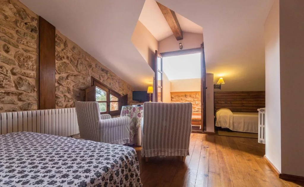 高级双人间 — Hotel de Montaña Cueva Ahumada