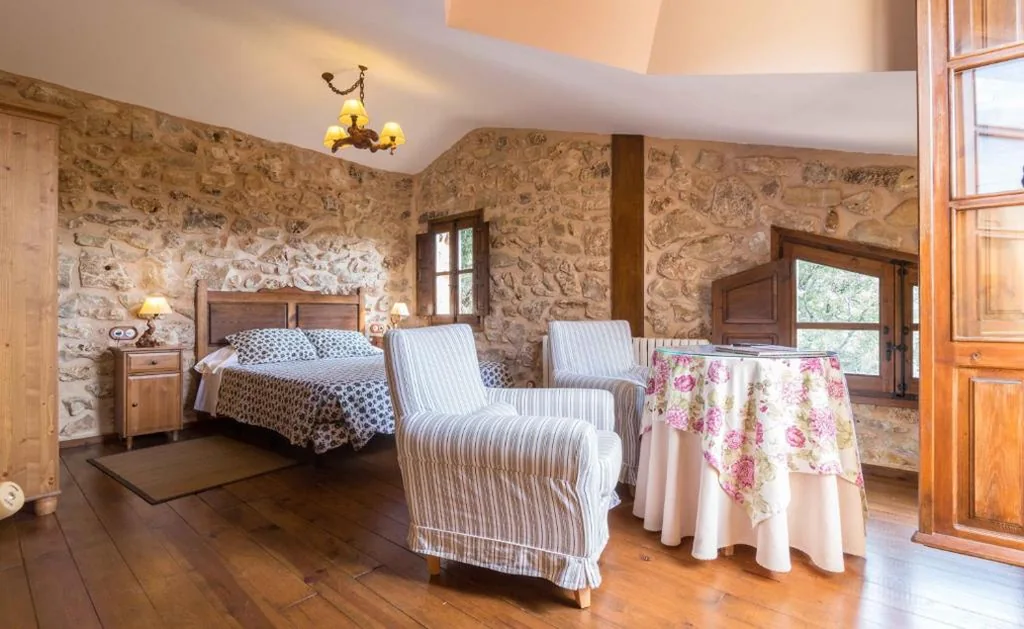 Hotel de Montaña Cueva Ahumada