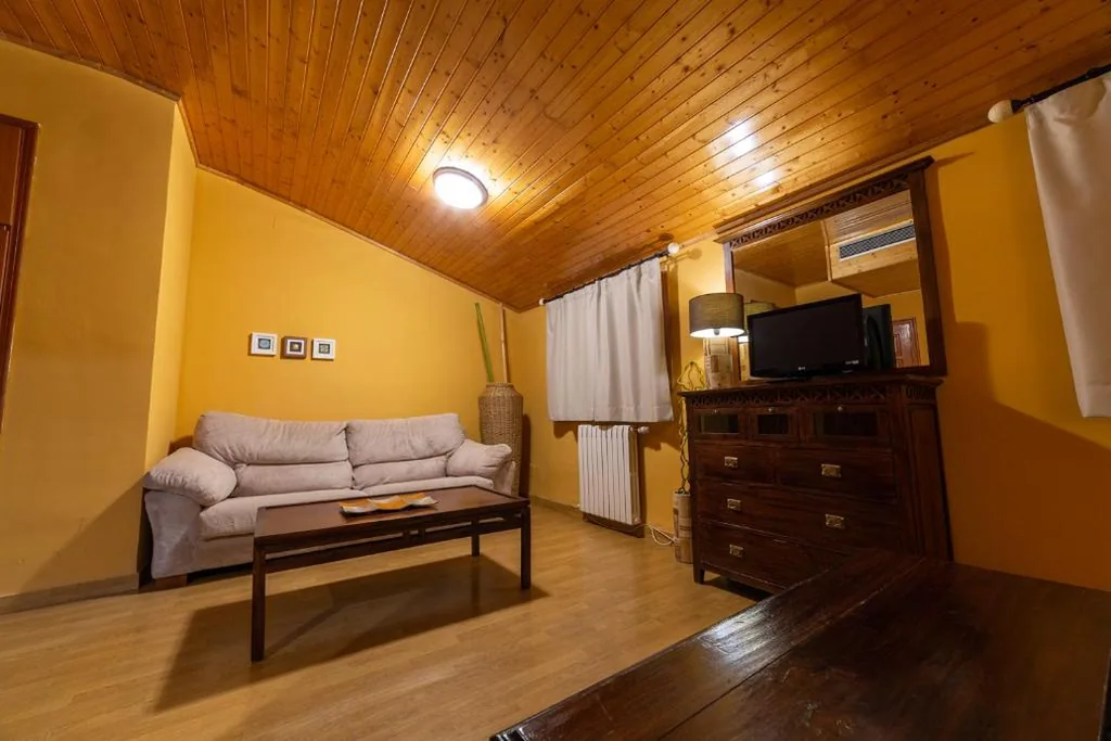 Tweepersoonskamer met zithoek — Hotel de Montaña Rubielos