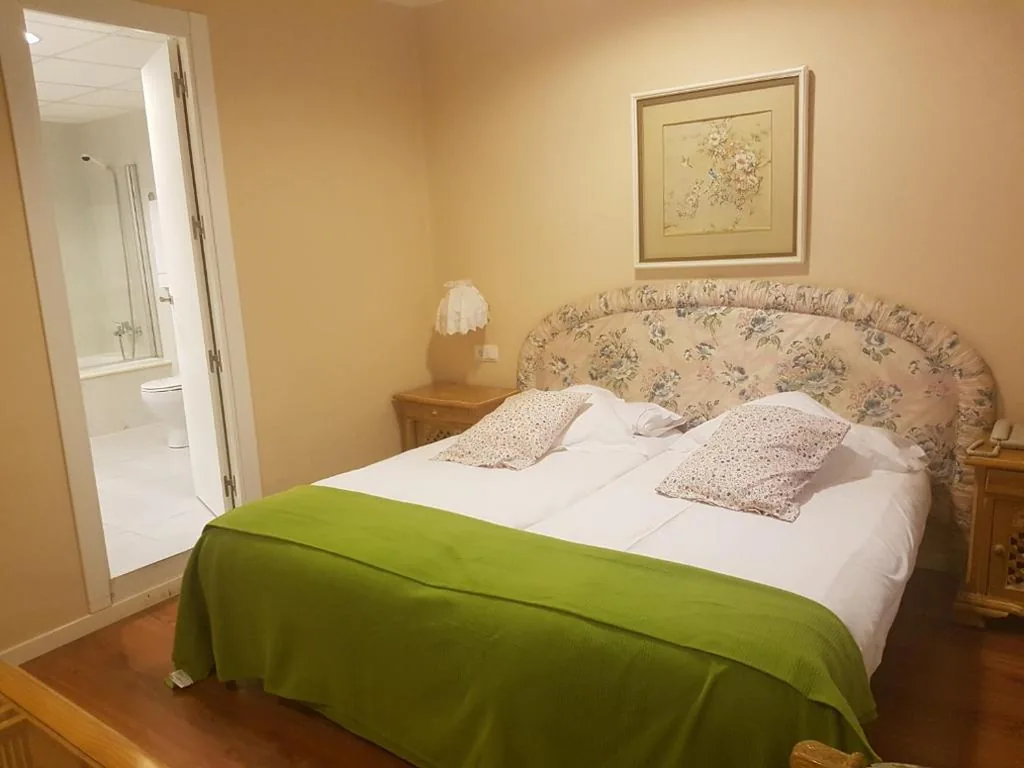 Budget Triple Room — Hotel del Carme