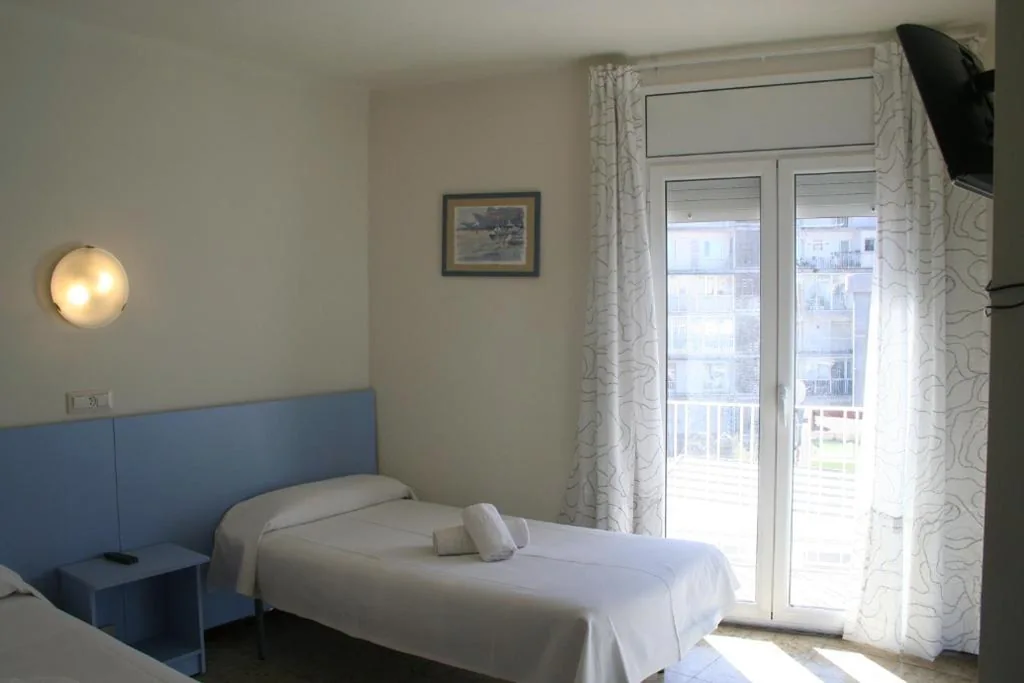 Habitación Individual con baño privado — Hotel del Mar