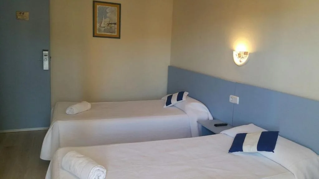 Habitación Triple — Hotel del Mar