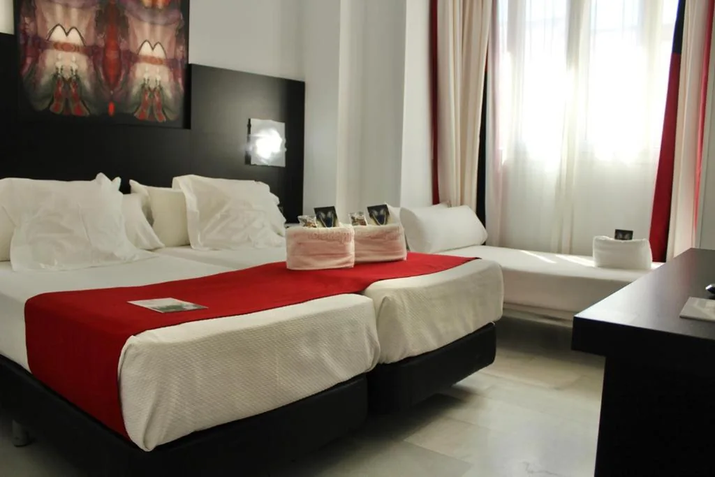 Camera matrimoniale con letto supplementare (3 adulti) — Hotel del Pintor by Hoteles con Cultura