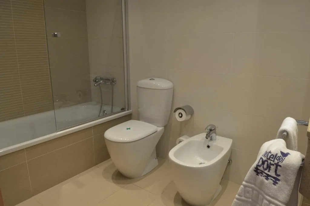 带阳台双人间 - 1或2张床 — Hotel del Port