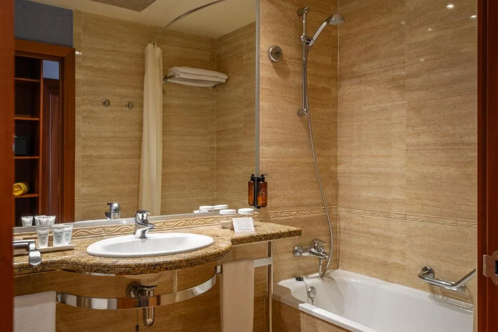 Komfort-Doppelzimmer - 1 oder 2 Betten — Hotel Delfín 4 Sup