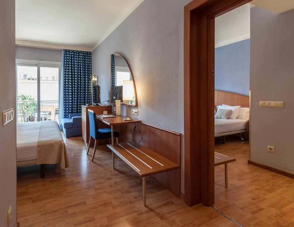 Familienzimmer — Hotel Delfín 4 Sup