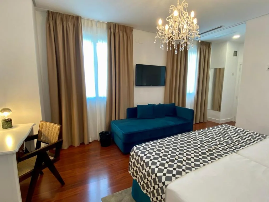 Chambre triple — Hotel Derby Sevilla
