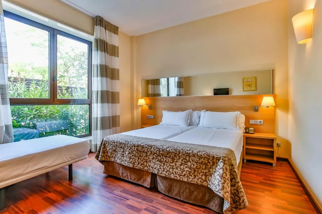 Camera Doppia con letto supplementare - 2 letti — Hotel Desitges