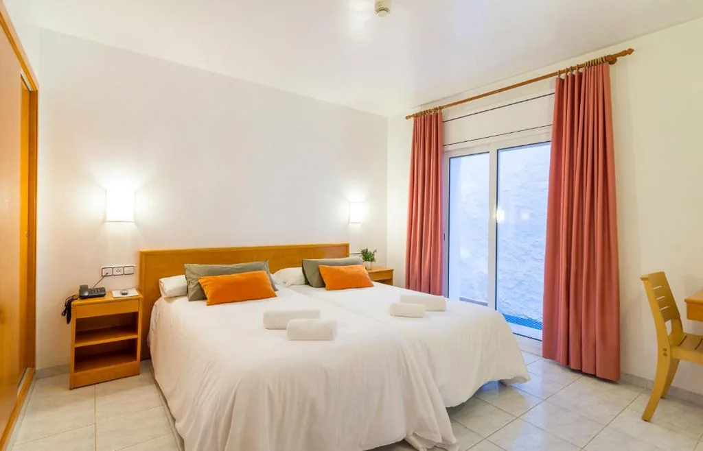 Habitación Doble Estándar - 1 o 2 camas — Hotel & Diving Les Illes