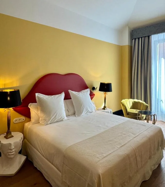 带阳台的Deluxe双人间 — Hotel Divino Figueres by Fimedhotels