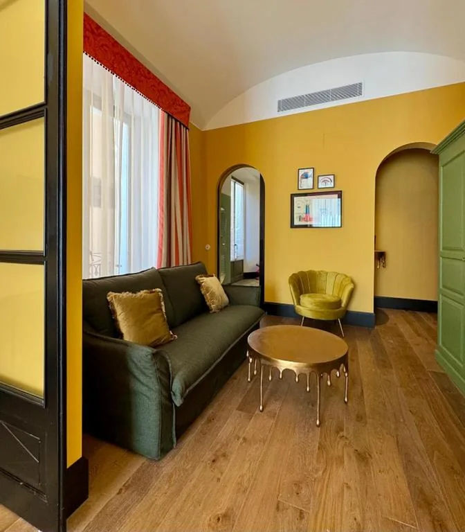 带阳台的套房 — Hotel Divino Figueres by Fimedhotels