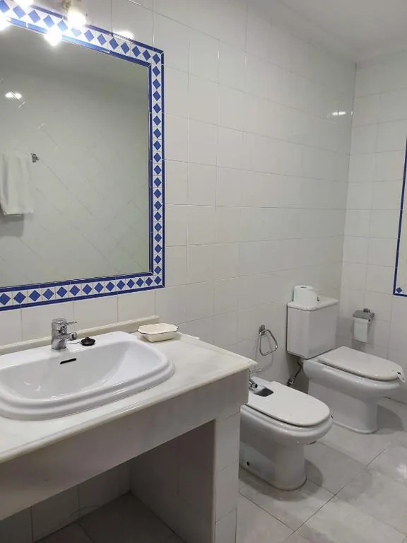 Habitación Doble Básica con cama supletoria — Hotel Don Gonzalo