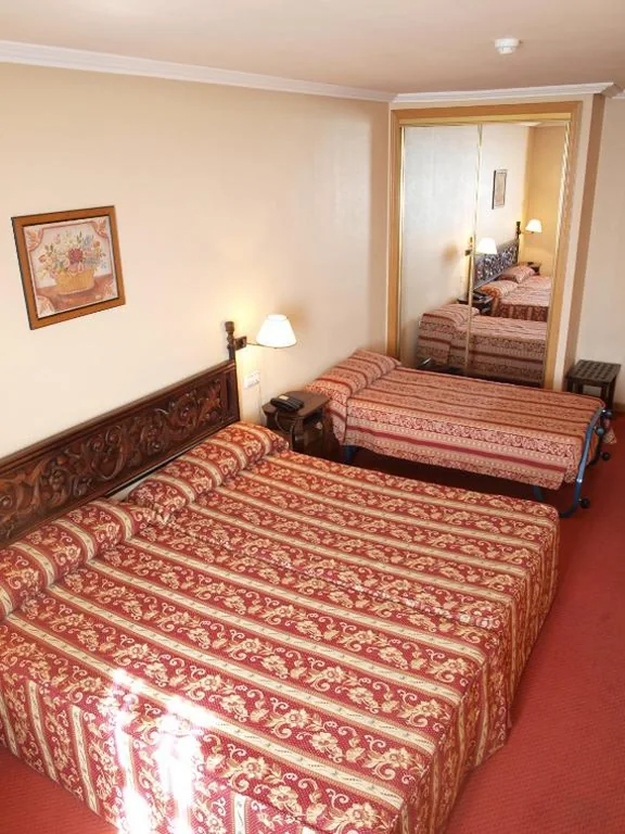 Camera doppia con letto supplementare - 2 letti — Hotel Don Luis