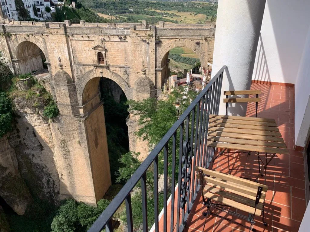 Doppelzimmer mit Terrasse und Blick auf die Puente Nuevo – 1 oder 2 Betten — Hotel Don Miguel