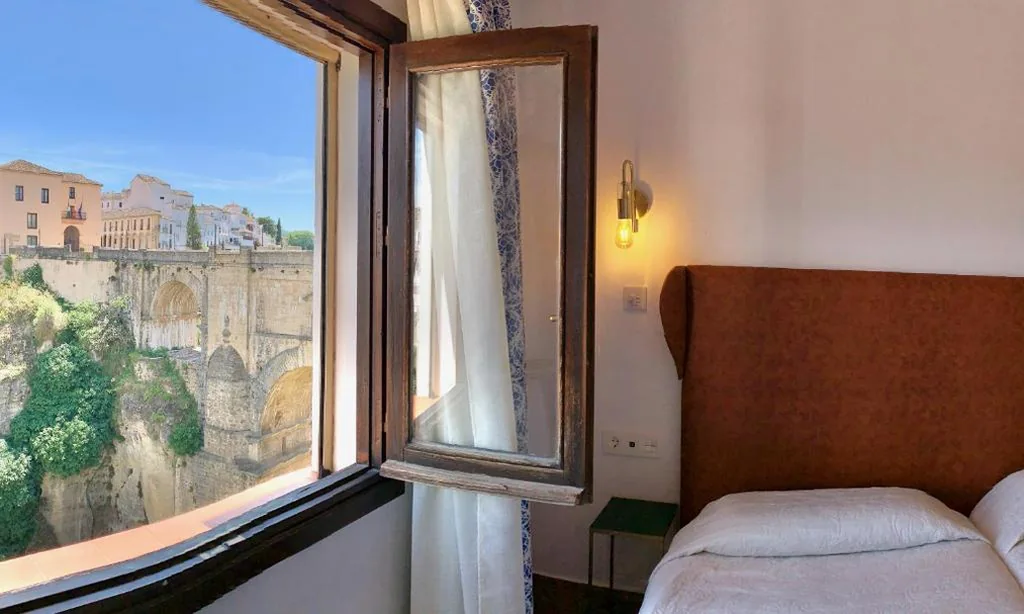Doppelzimmer mit Blick auf die Puente Nuevo – 1 oder 2 Betten — Hotel Don Miguel