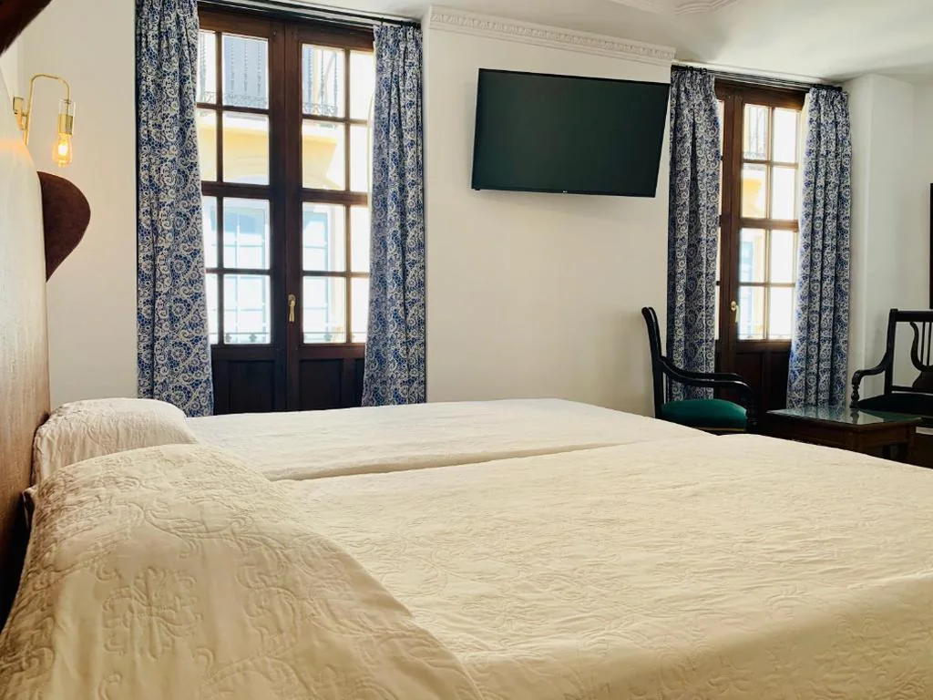 Deluxe-Doppelzimmer mit Stadtblick – 1 oder 2 Betten — Hotel Don Miguel