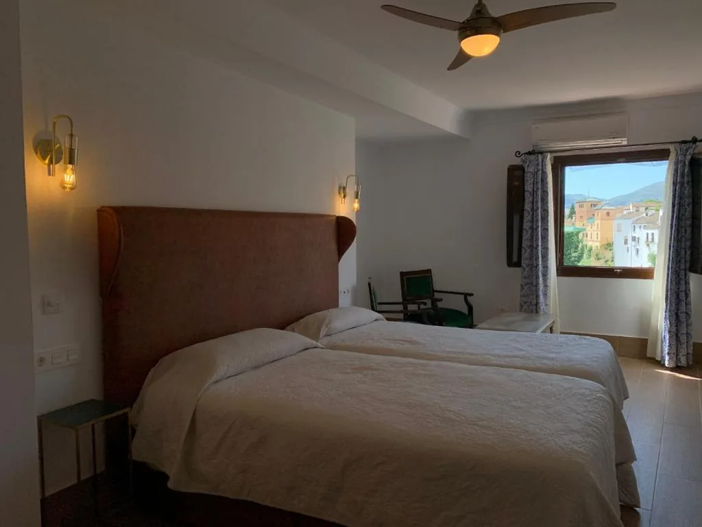 Dreibettzimmer mit Aussicht — Hotel Don Miguel