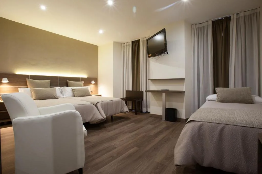 Dreibettzimmer — Hotel Don Paco