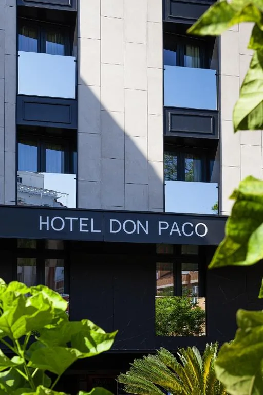バルコニー付きダブルルーム — Hotel Don Paco