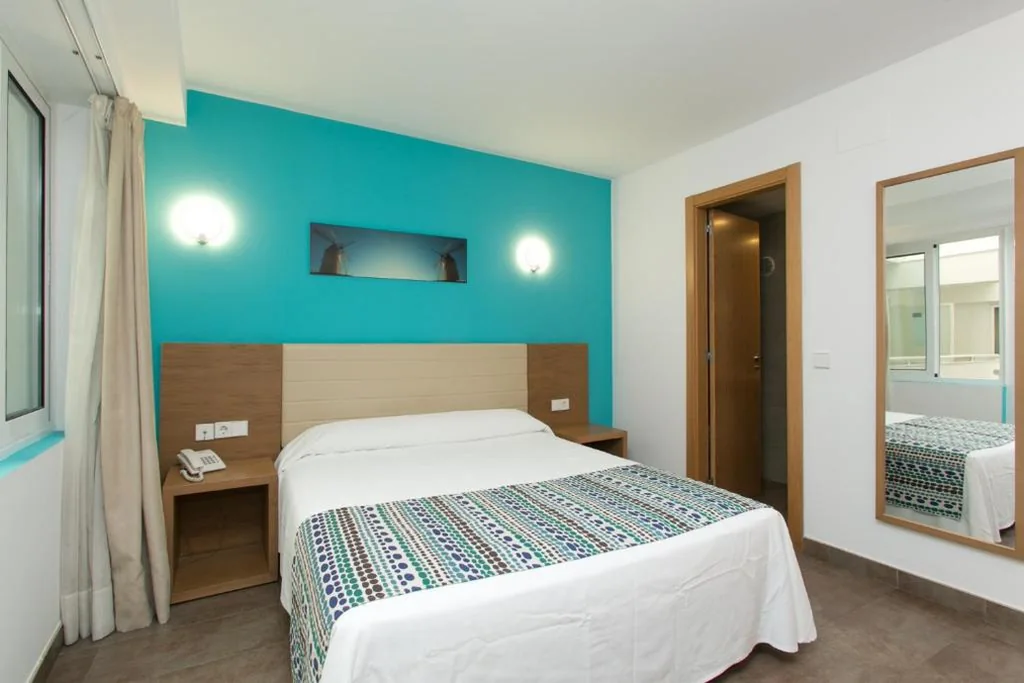 Habitación Doble Económica con vistas al patio — Hotel Don Pepe - Adults Only
