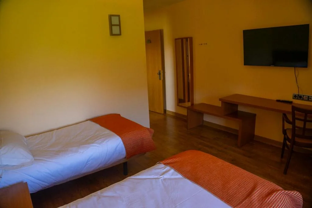 Habitación Doble con vistas al lago - 2 camas individuales — Hotel Don Pepe Lago de Sanabria
