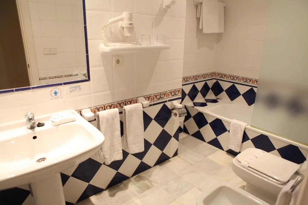Habitación Triple — Hotel Doña Blanca