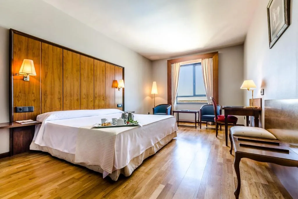 Standard Room - Extra-Large Bed — Hotel Doña Brígida – Salamanca Forum