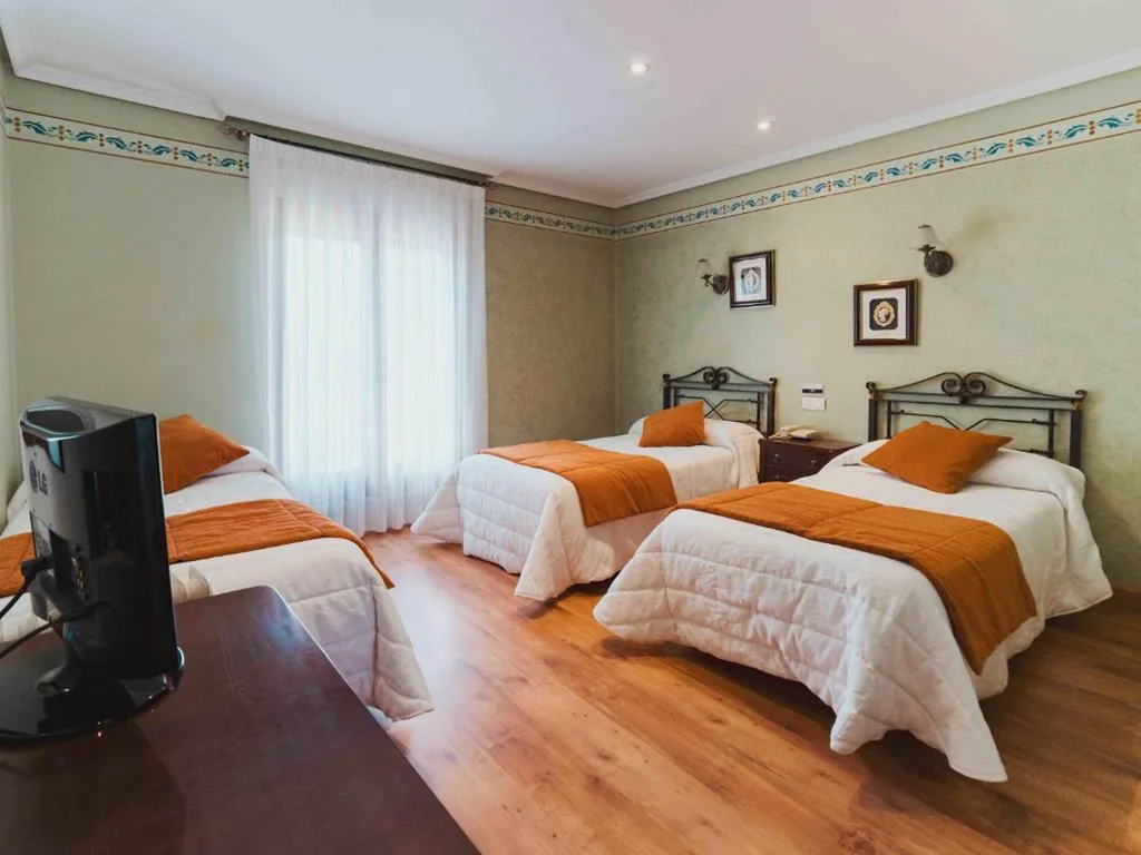 Quarto Triplo — Hotel Doña Carmen