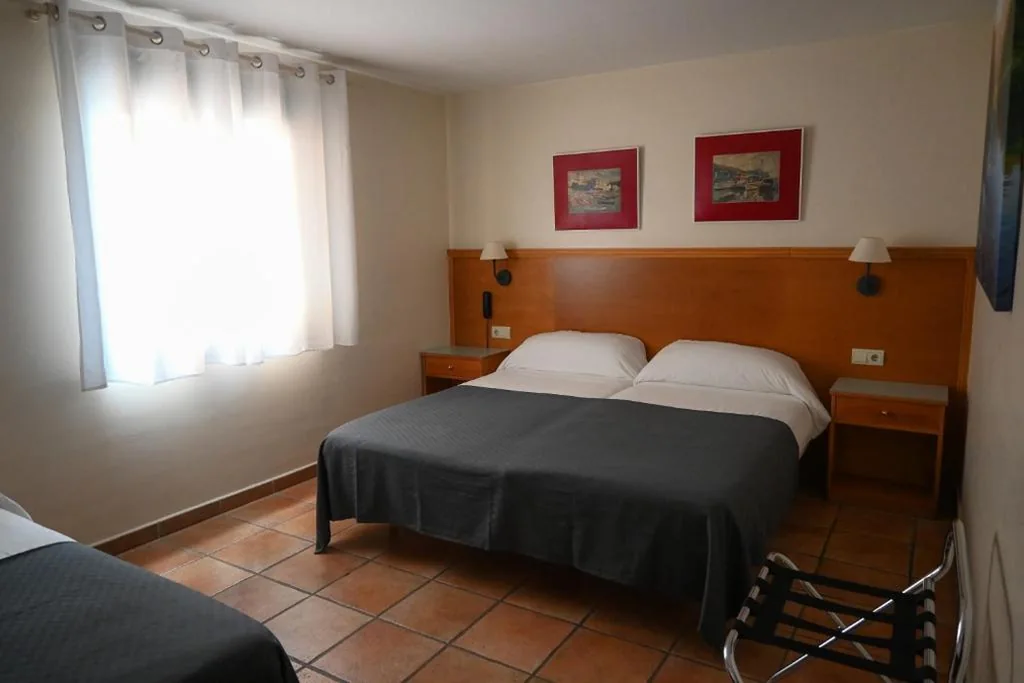 Dreibettzimmer — Hotel Doña Catalina