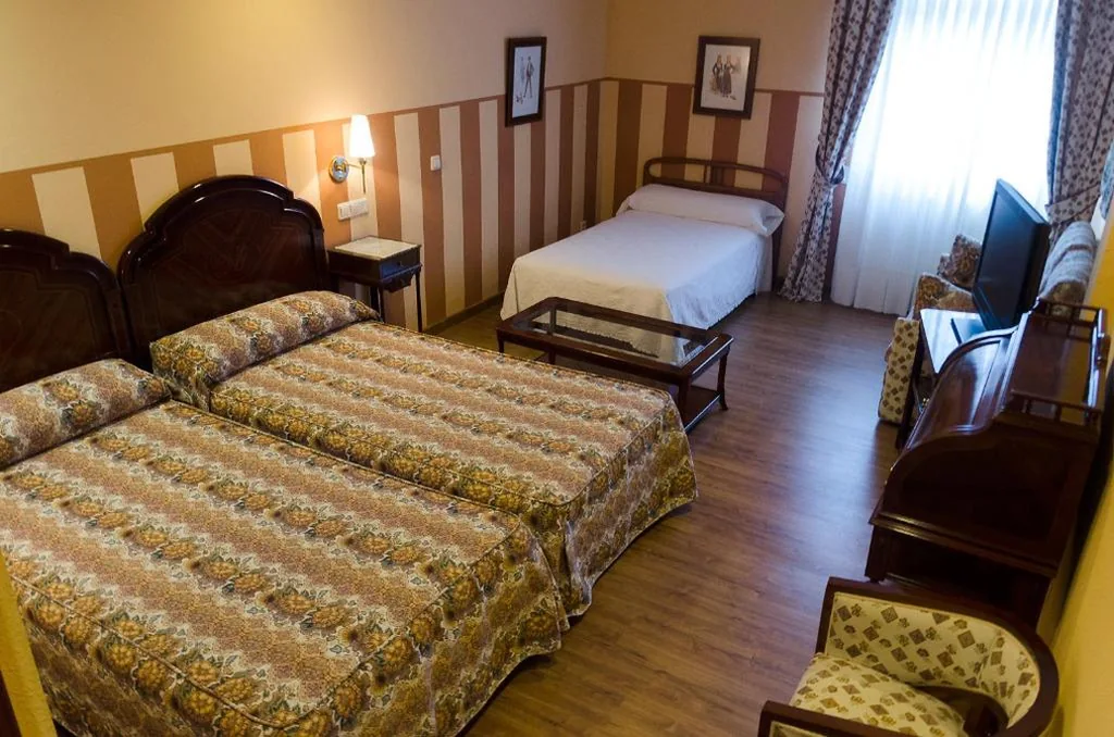 Camera tripla — Hotel Doña Jimena