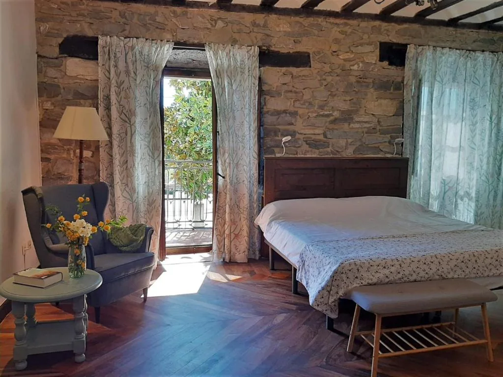 Habitación Doble Grande - 1 o 2 camas — Hotel Doña Lola