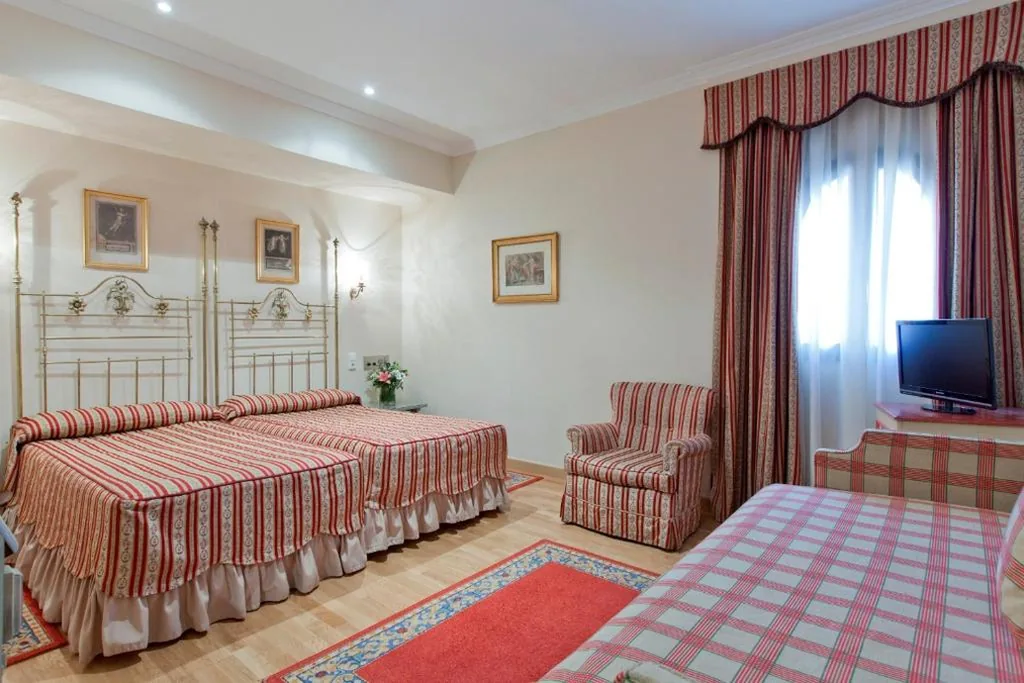 Habitación Doble con cama supletoria - 1 o 2 camas — Hotel Doña María