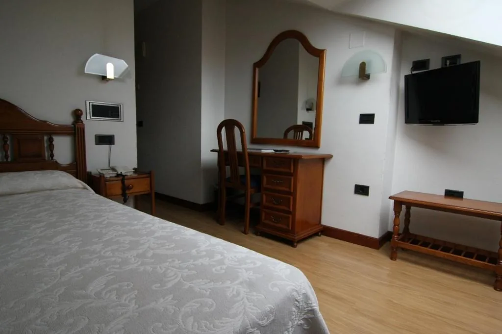 Habitación Individual — Hotel Doña Nieves