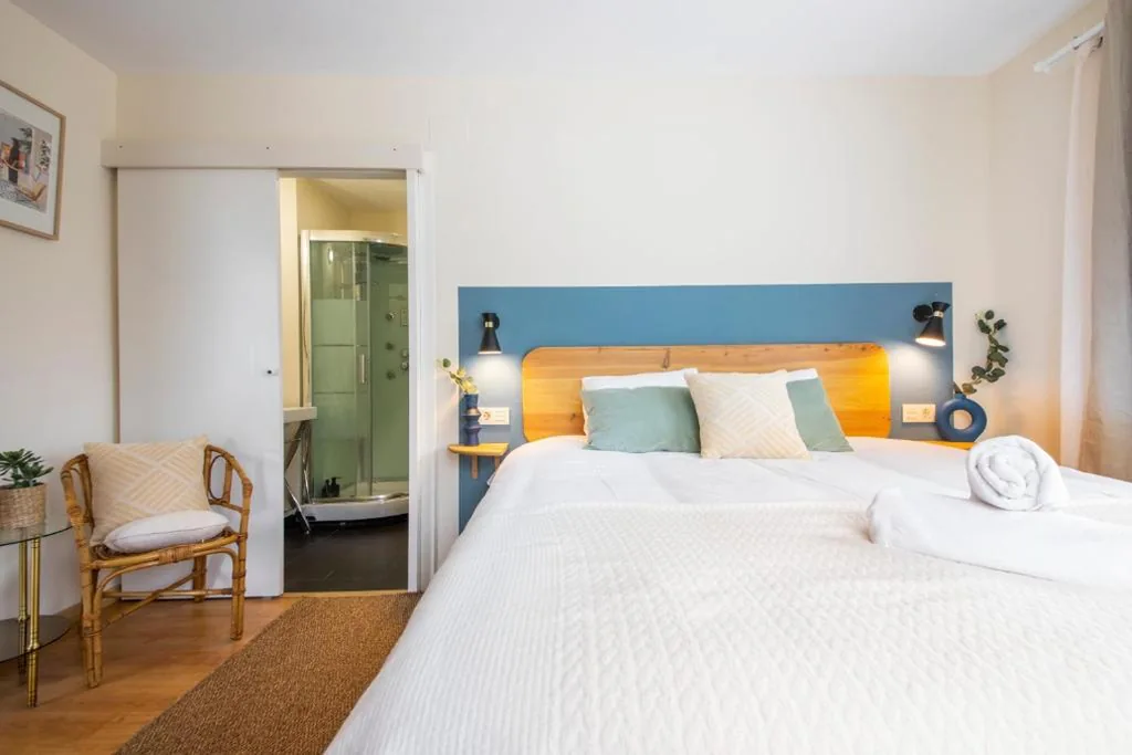 Doppelzimmer mit eigenem Bad — Hotel Donosti