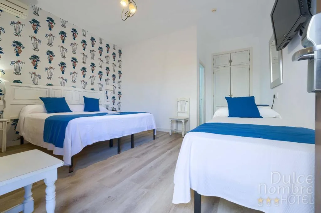 Doppelzimmer mit Zustellbett – 2 Betten — Hotel Dulce Nombre - Tarifa - Parking Gratis