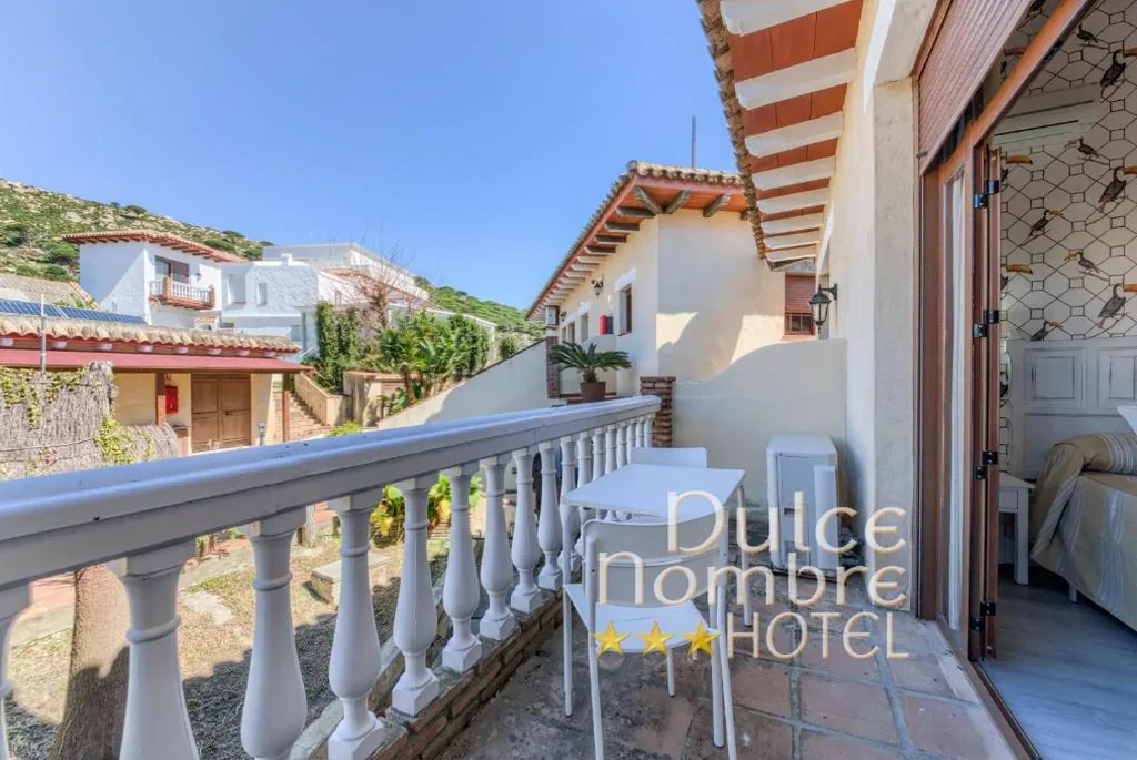 Zimmer mit Terrasse und Bergblick — Hotel Dulce Nombre - Tarifa - Parking Gratis