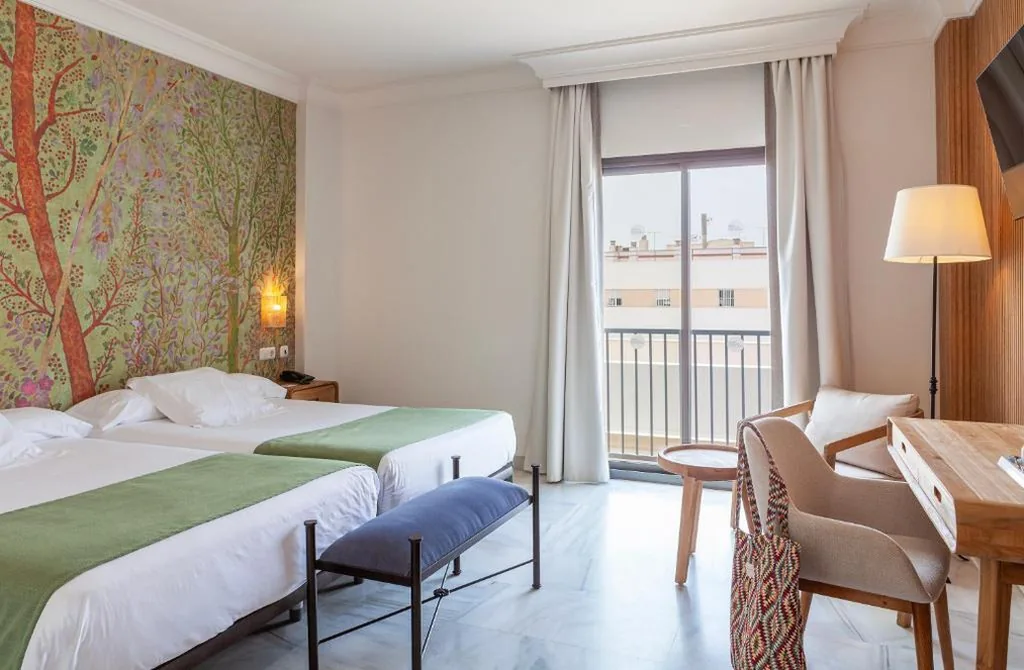 Classic Triple Room — Hotel Duque de Najera