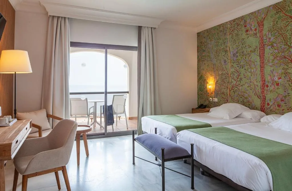 Triple Room with Sea View — Hotel Duque de Najera