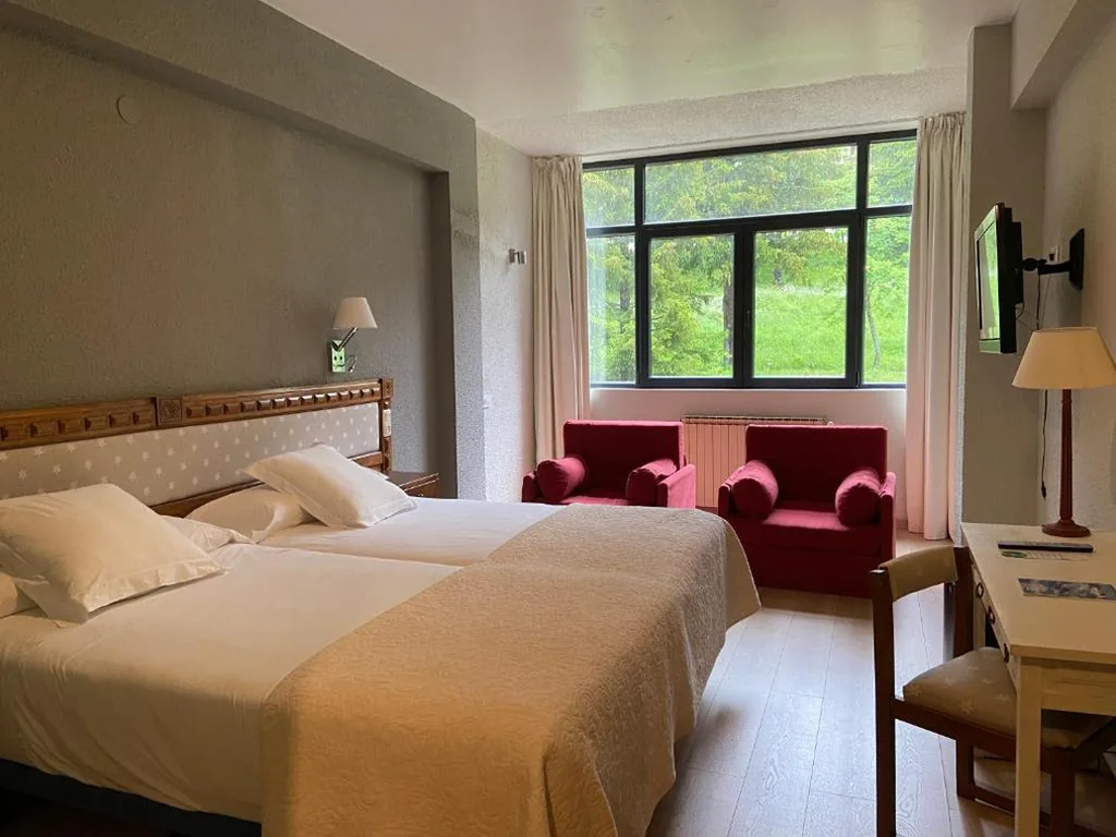 Standard-Familienzimmer — Hotel Edelweiss Candanchú