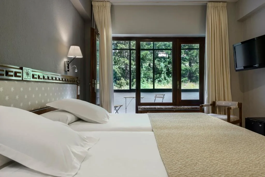 Standard-Dreibettzimmer — Hotel Edelweiss Candanchú