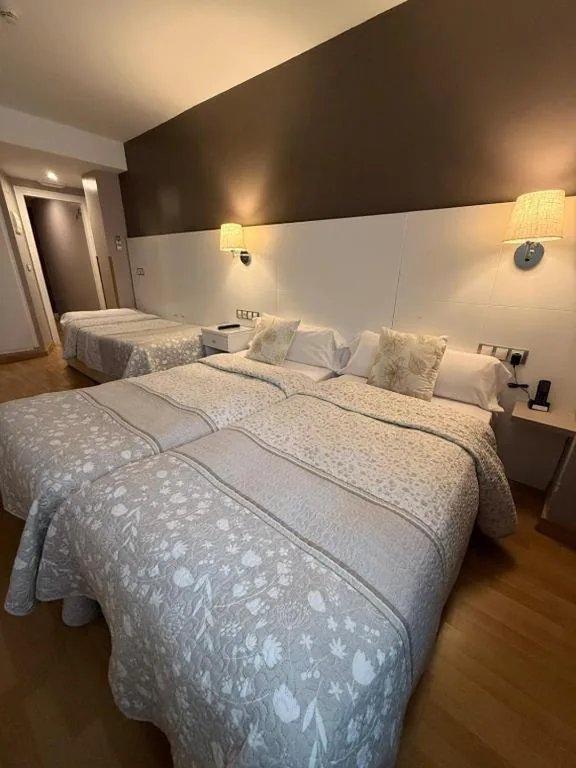 Habitación Doble con cama supletoria — Hotel El Acebo