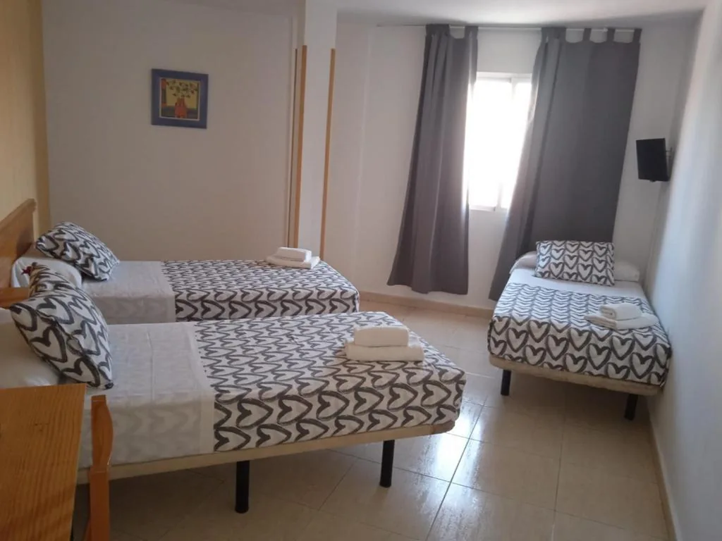 Chambre triple — HOTEL El ALAMO MADRID