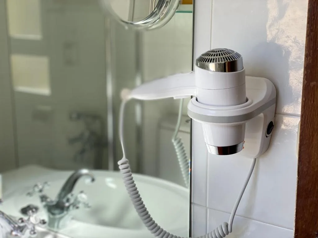 Doppelzimmer mit Zustellbett (2 Erwachsene + 1 Kind) – 2 Betten — Hotel El Bedel