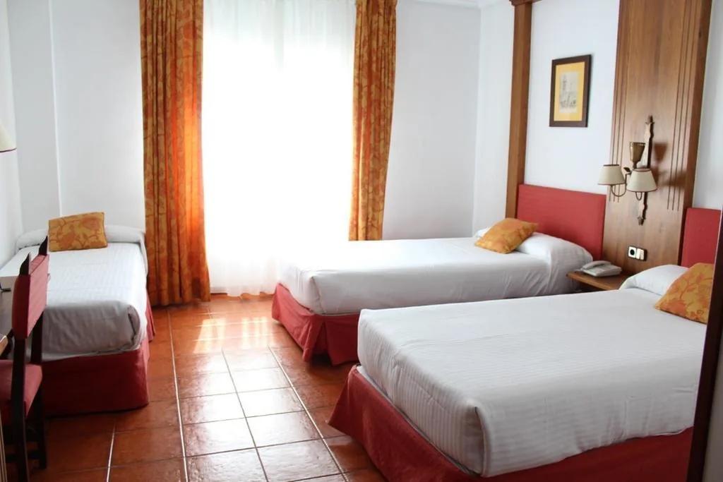 Dreibettzimmer (3 Erwachsene) — Hotel El Bedel