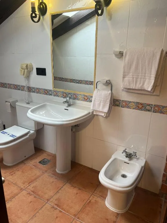 Quarto duplo com 1 ou 2 camas e estacionamento — Hotel El Bricial