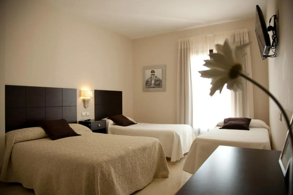 Chambre quadruple avec salle de bains — Hotel El Capricho