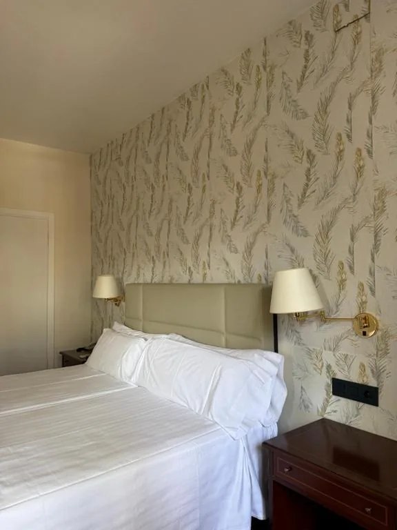Habitación Doble con jardín privado - 2 camas — Hotel El Castell