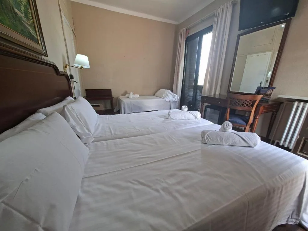 Habitación Triple — Hotel El Castell